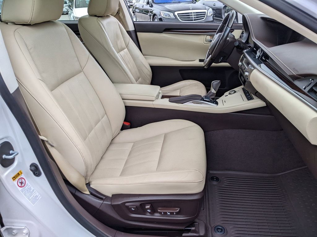 2016 Lexus ES 350 27