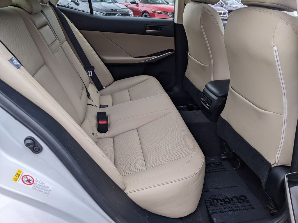 2018 Lexus IS 300 23