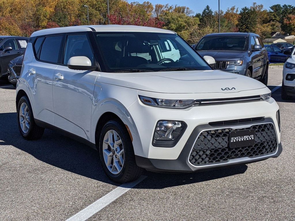 2022 Kia Soul LX 8