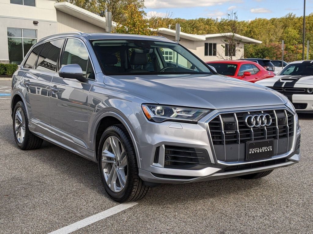 2022 Audi Q7 55 Premium Plus 8