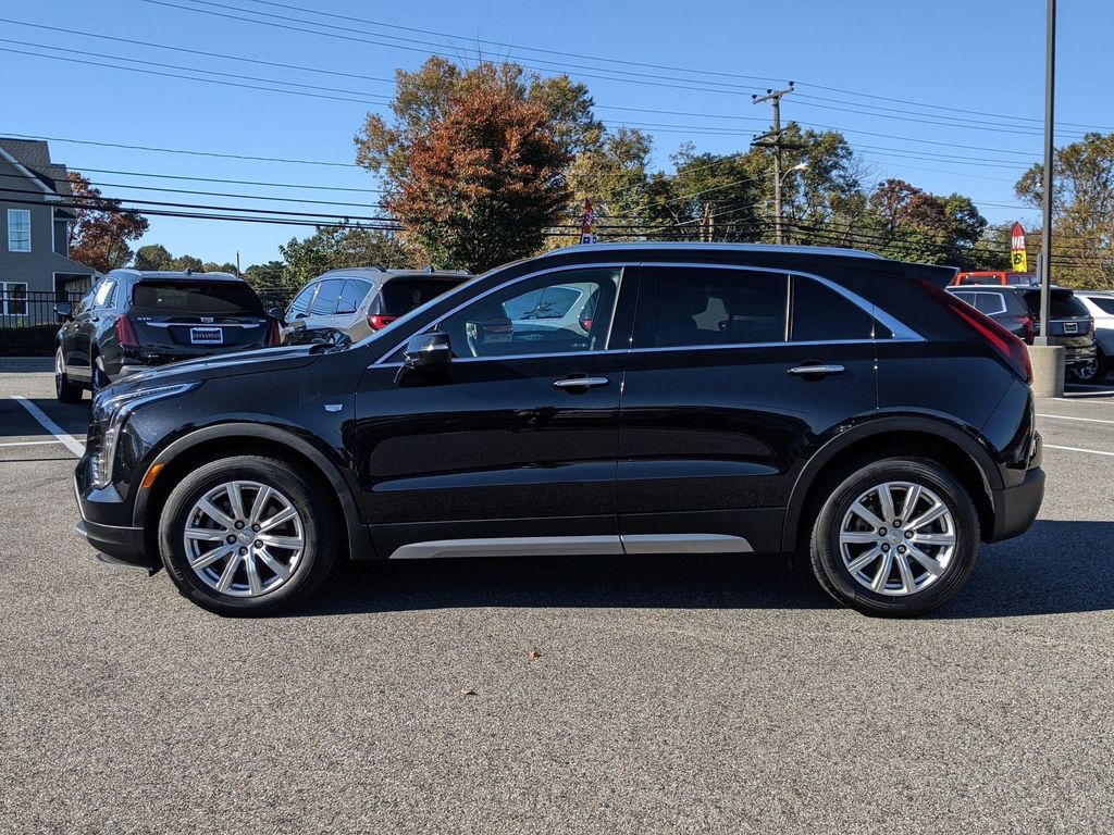 2022 Cadillac XT4 Premium Luxury 3