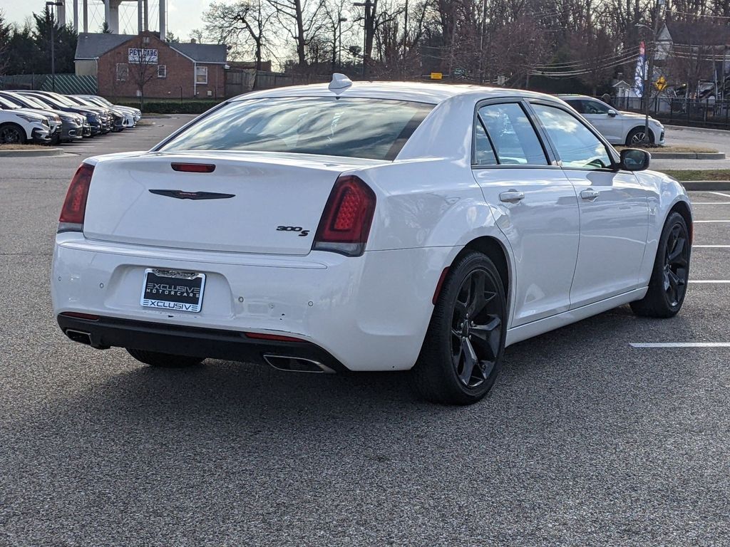 2022 Chrysler 300 S 6