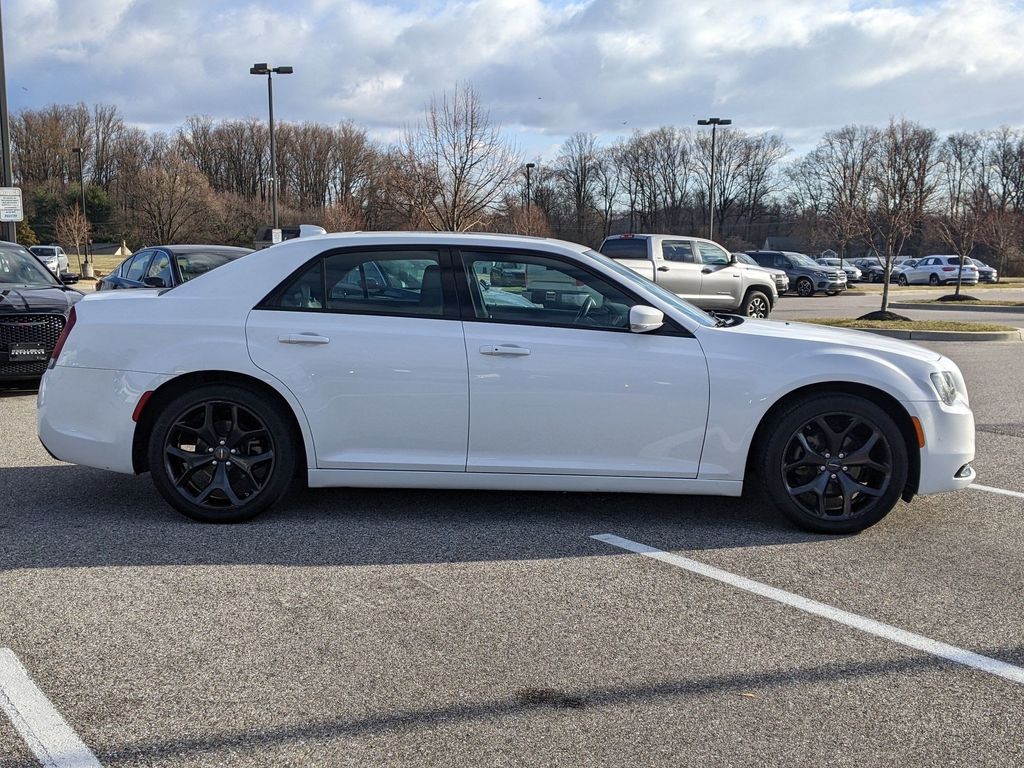 2022 Chrysler 300 S 7