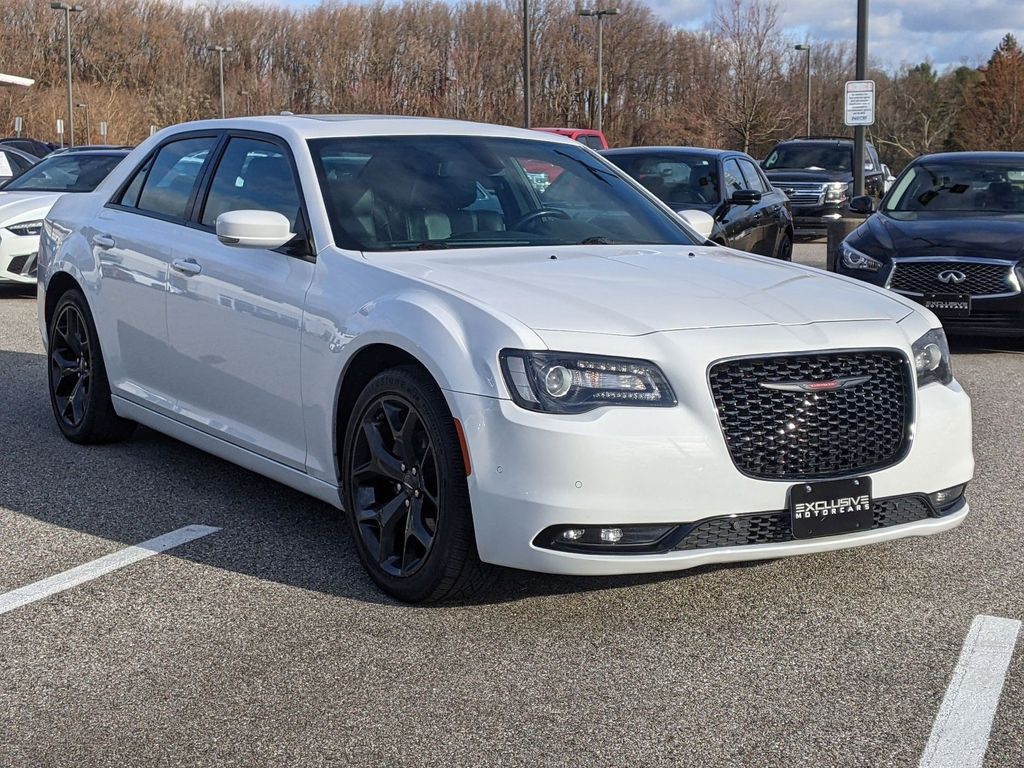 2022 Chrysler 300 S 8