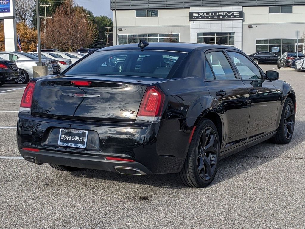 2022 Chrysler 300 S 6