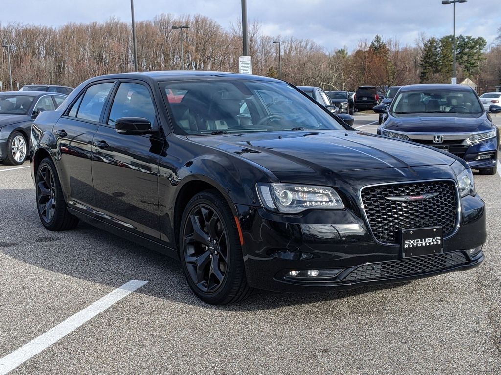 2022 Chrysler 300 S 8