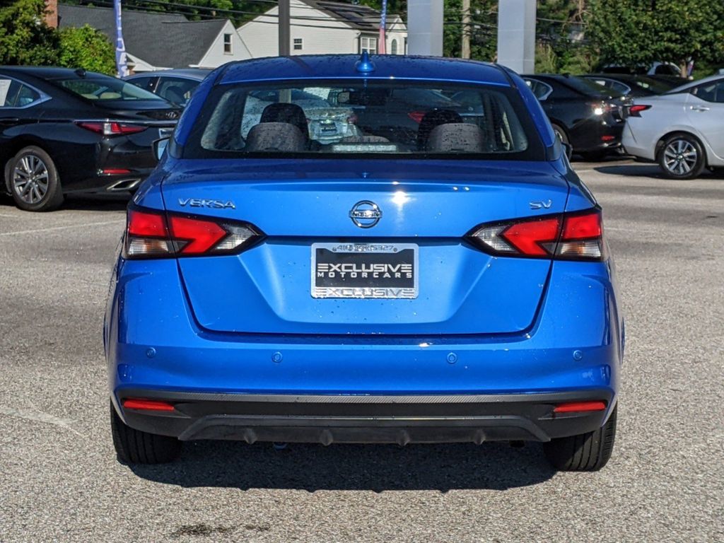 2021 Nissan Versa 1.6 SV 4