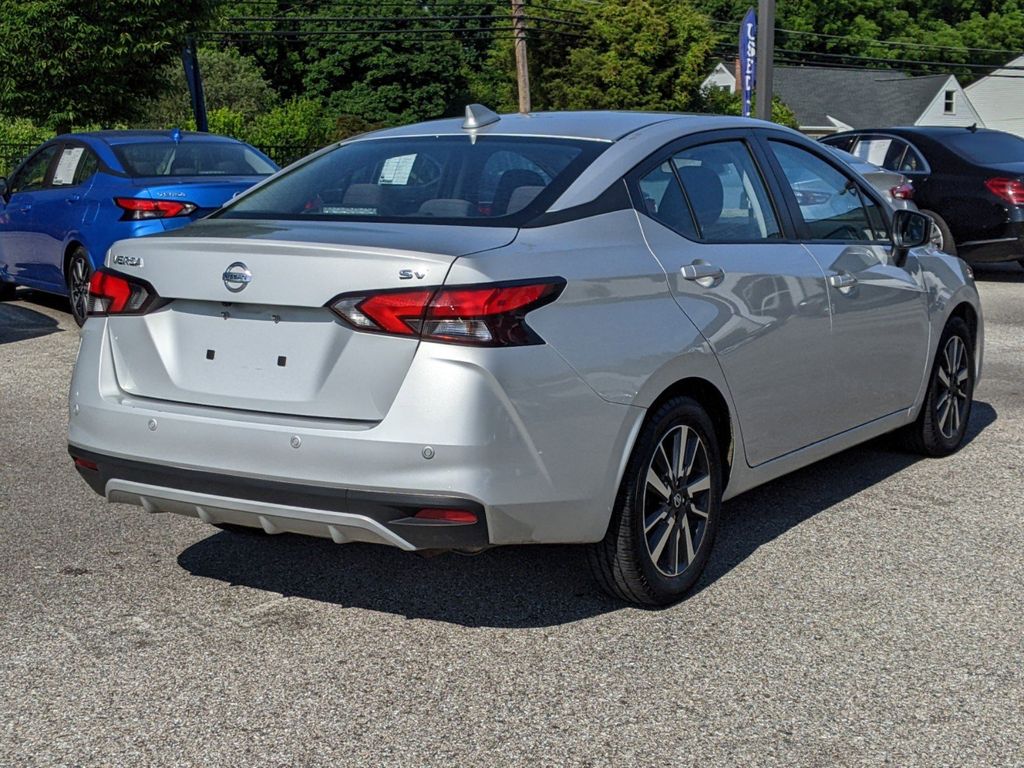 2021 Nissan Versa 1.6 SV 5