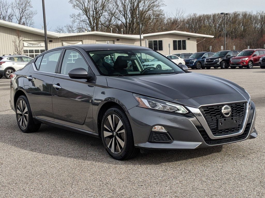 2022 Nissan Altima 2.5 SV 8