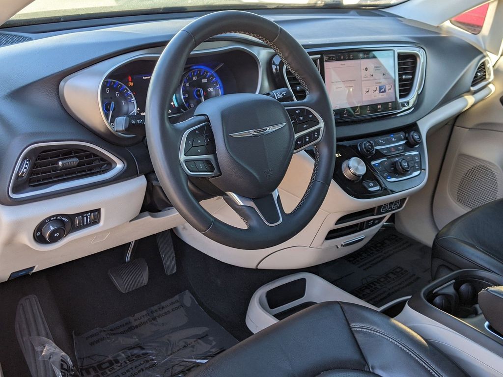 2022 Chrysler Pacifica Touring L 9