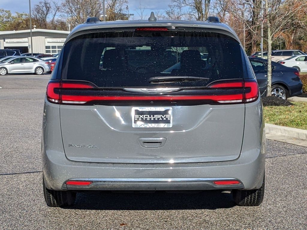 2022 Chrysler Pacifica Touring L 5