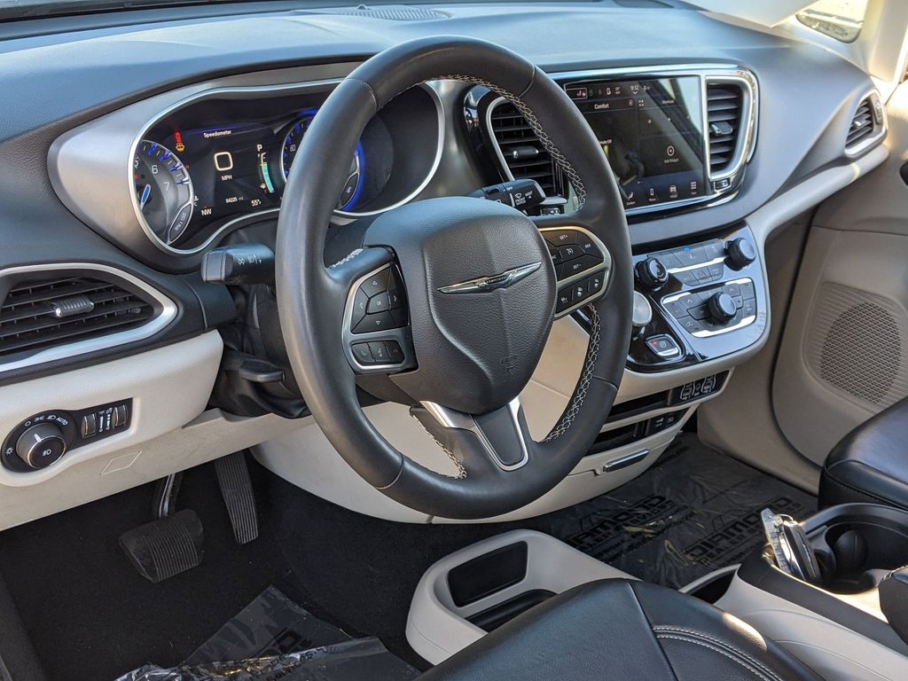 2022 Chrysler Pacifica Touring L 10