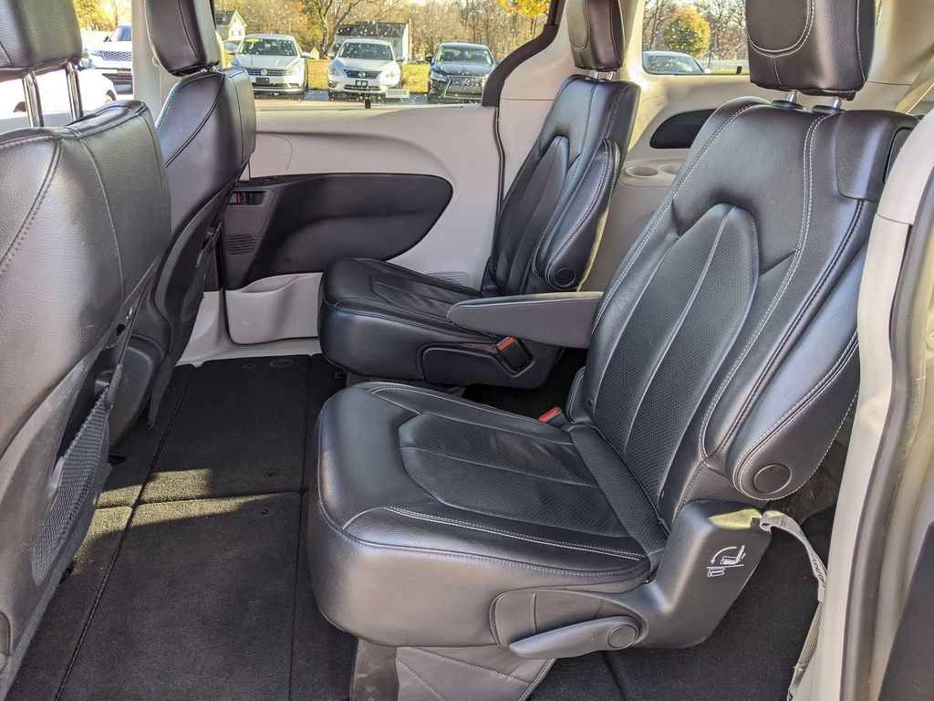 2022 Chrysler Pacifica Touring L 19