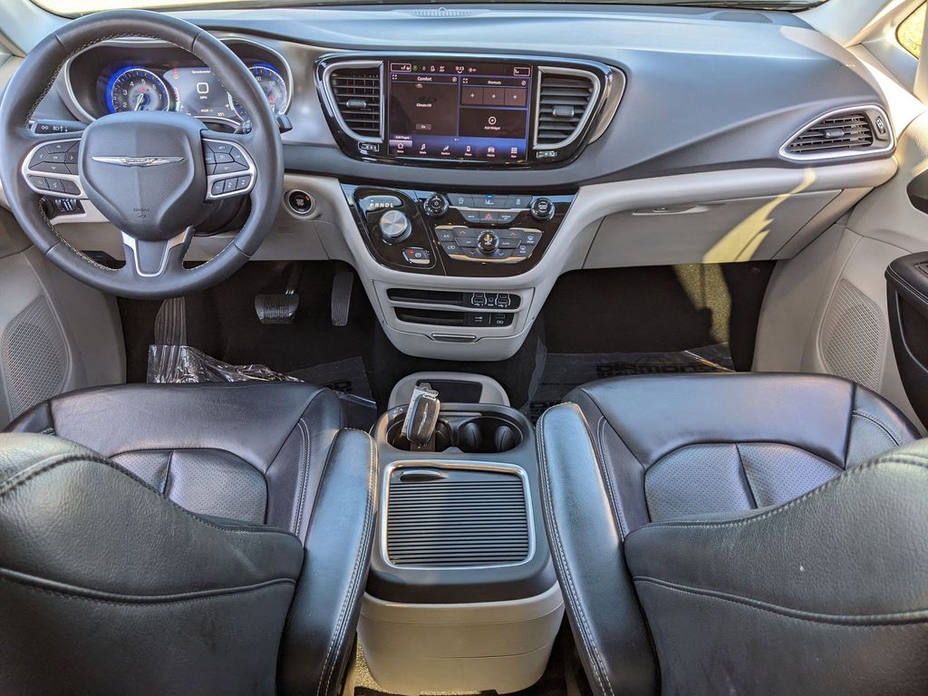 2022 Chrysler Pacifica Touring L 21