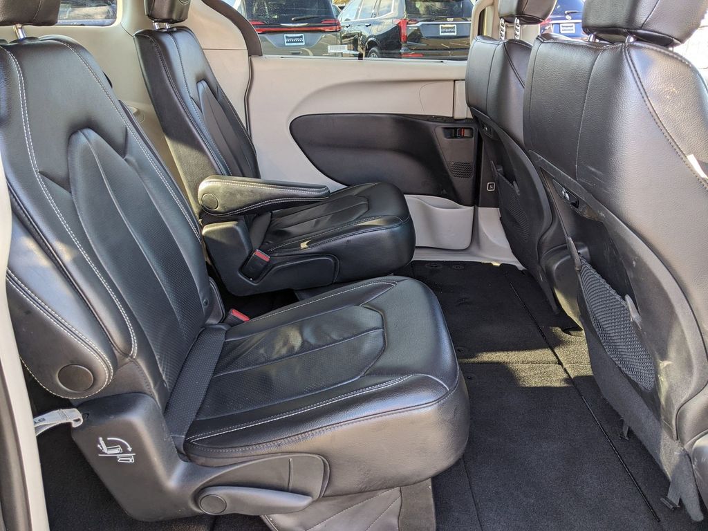 2022 Chrysler Pacifica Touring L 23