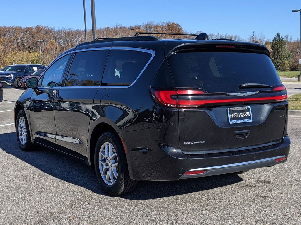 2022 Chrysler Pacifica Touring L 4