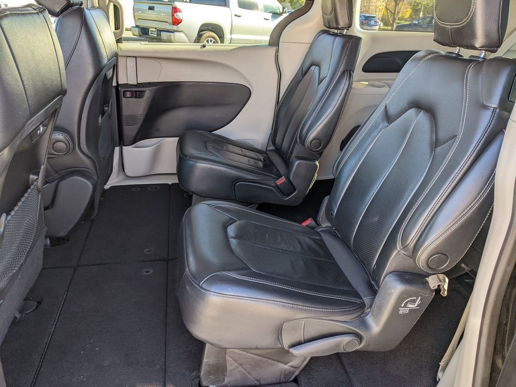 2022 Chrysler Pacifica Touring L 19