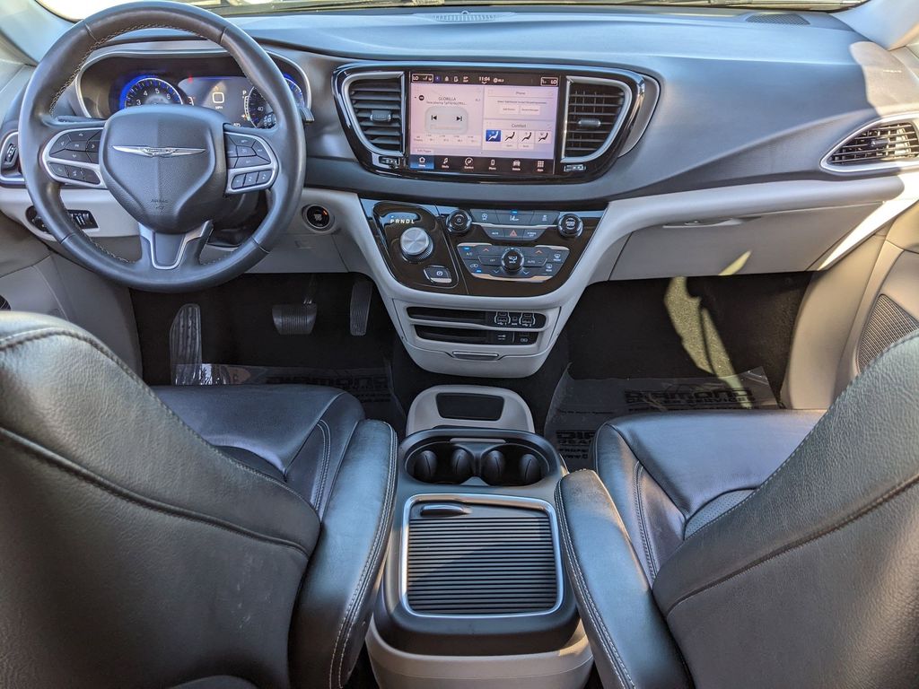 2022 Chrysler Pacifica Touring L 21