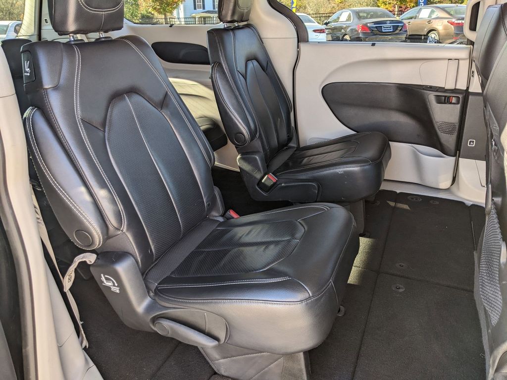 2022 Chrysler Pacifica Touring L 23