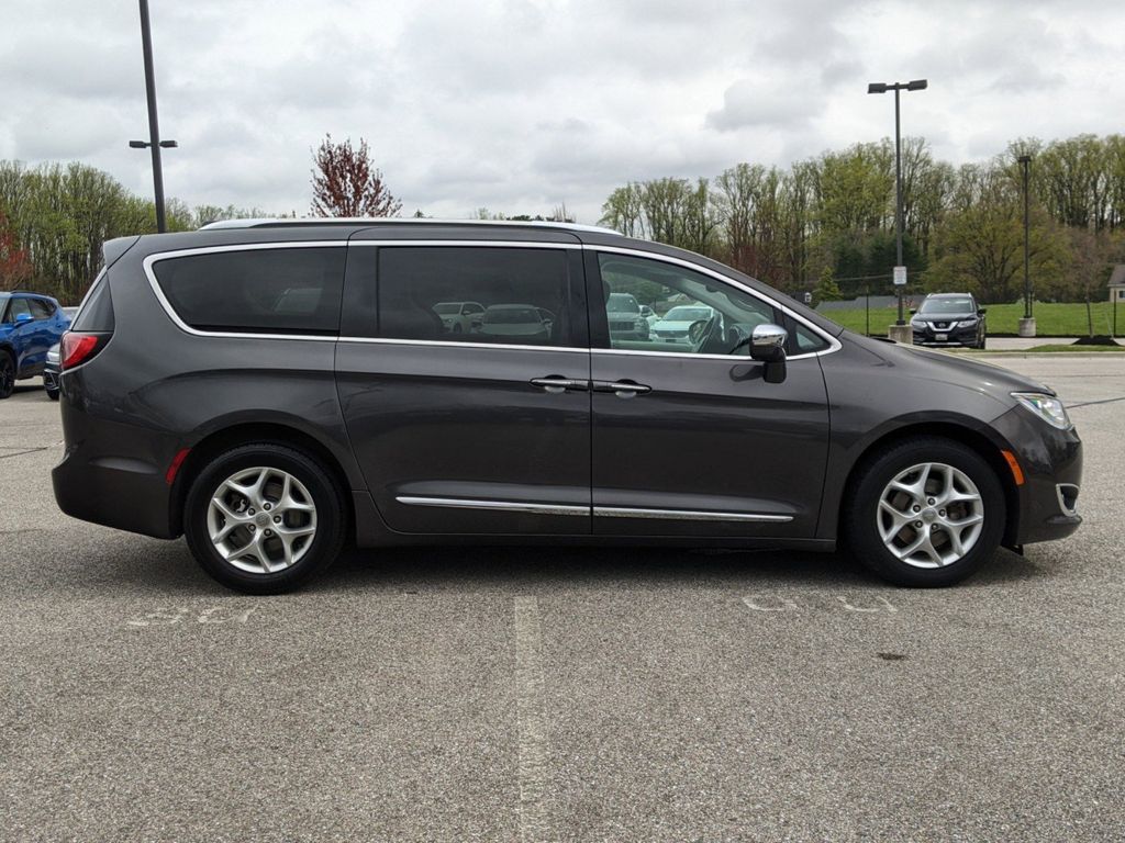 2020 Chrysler Pacifica Limited 7