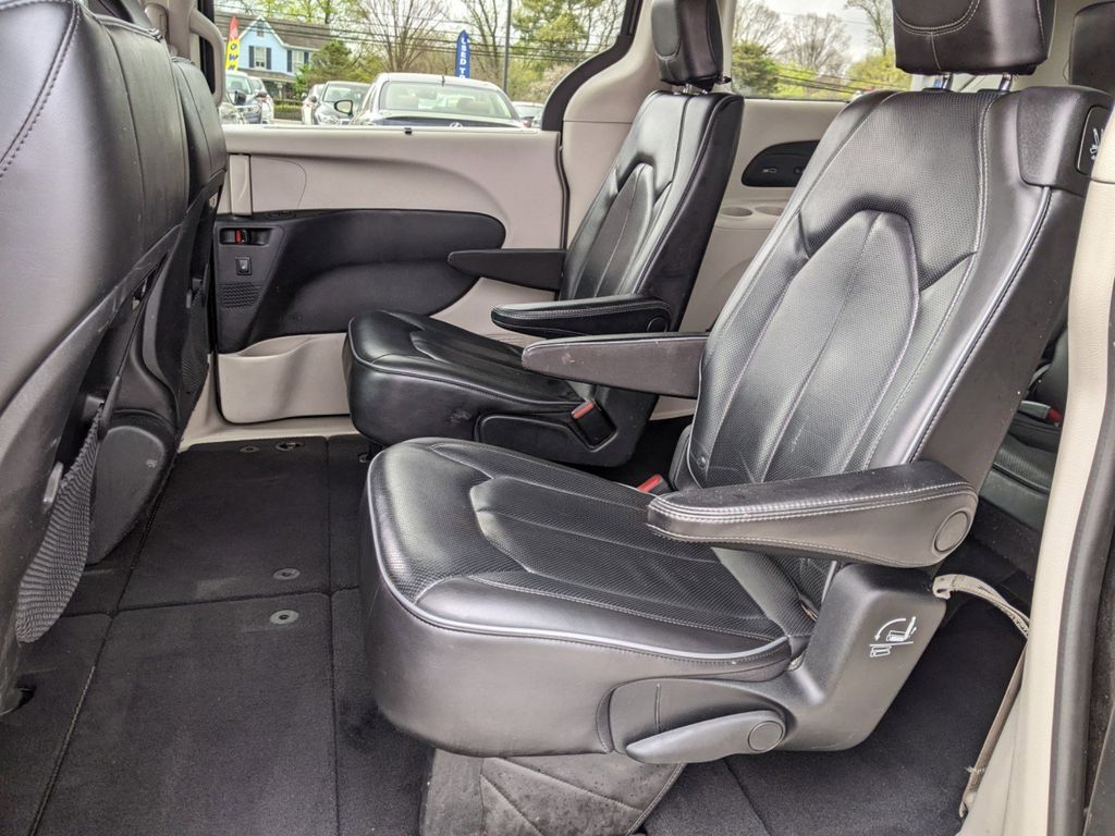 2020 Chrysler Pacifica Limited 19
