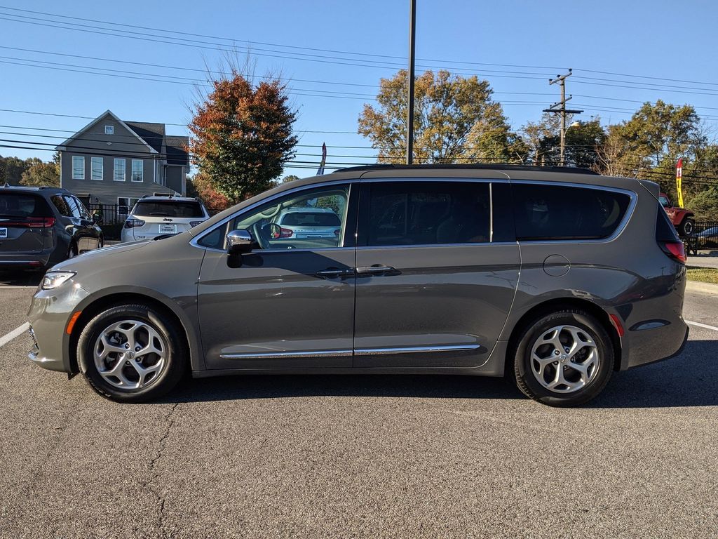 2023 Chrysler Pacifica Limited 3