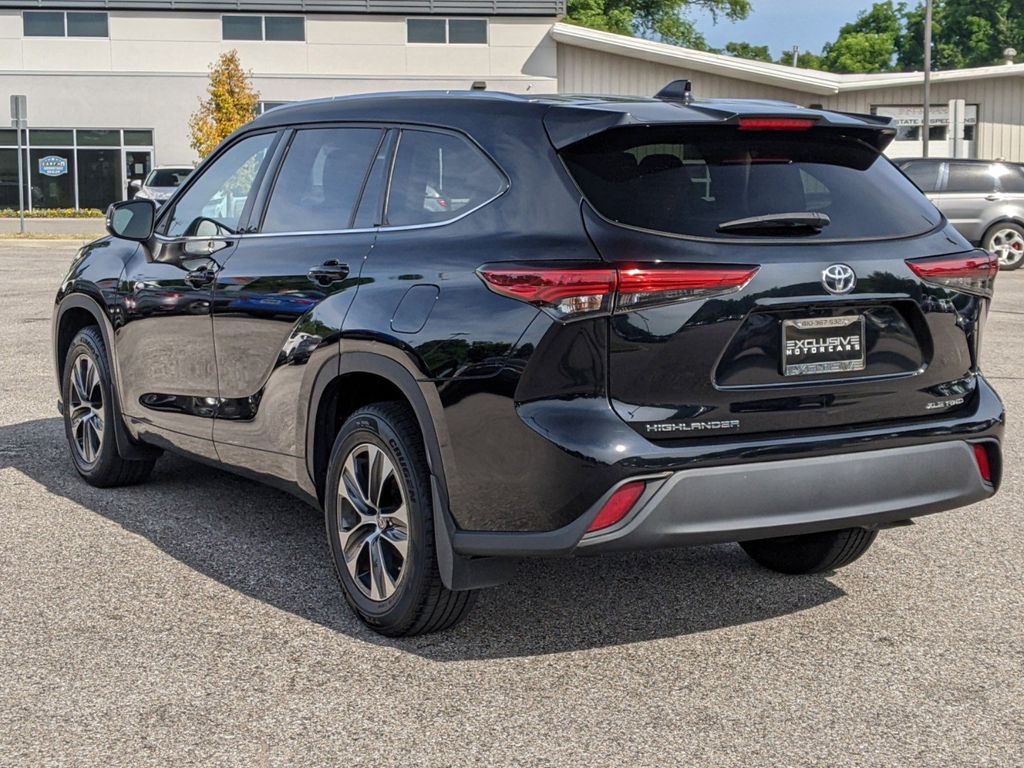 2021 Toyota Highlander XLE 3