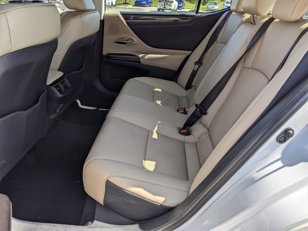 2019 Lexus ES 350 18