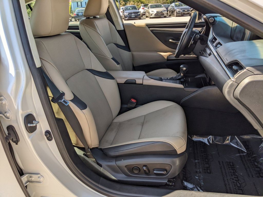 2019 Lexus ES 350 22