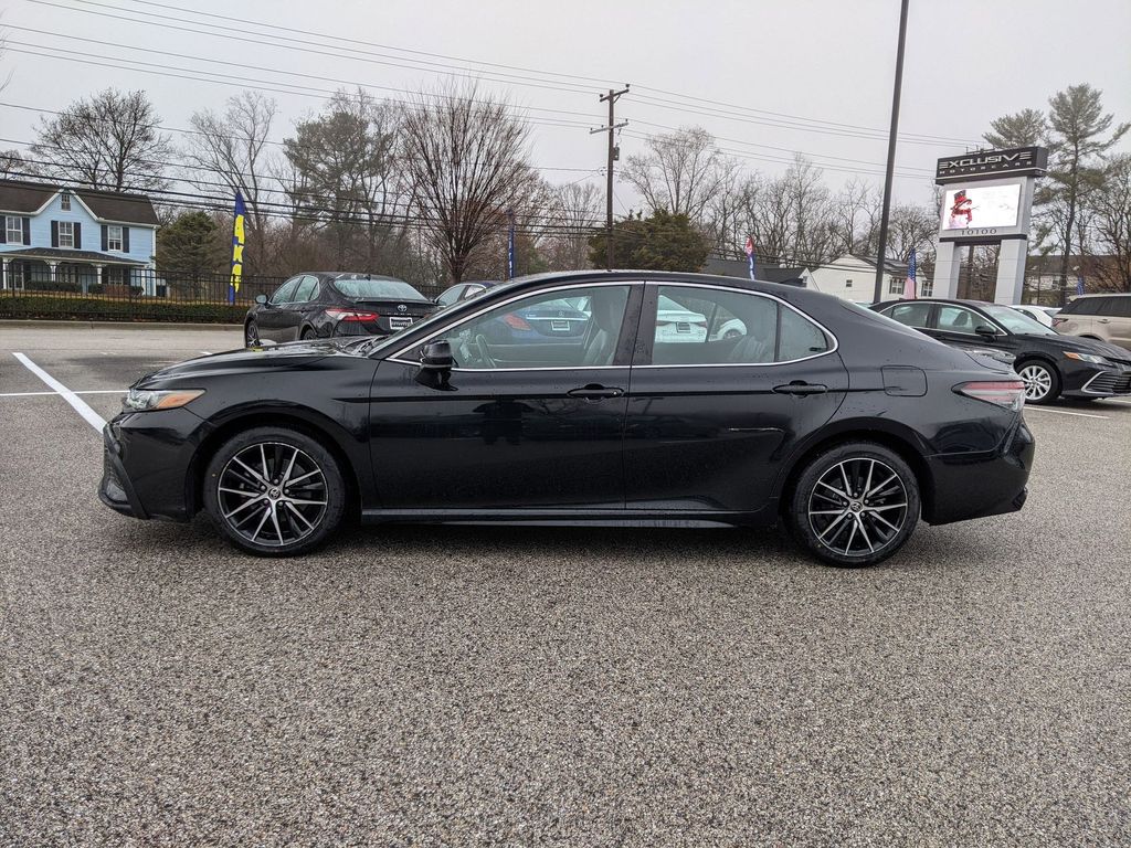 2021 Toyota Camry SE Nightshade 3