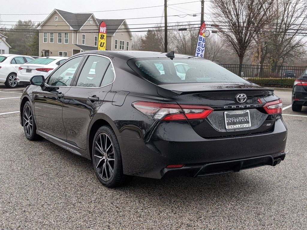 2021 Toyota Camry SE Nightshade 4