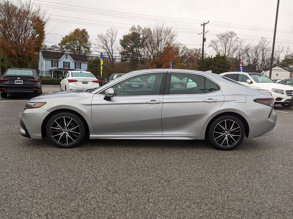 2022 Toyota Camry SE 3