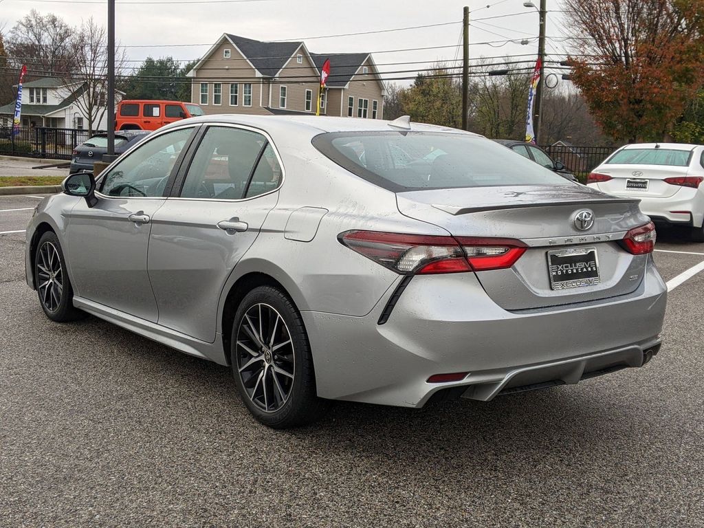 2022 Toyota Camry SE 4