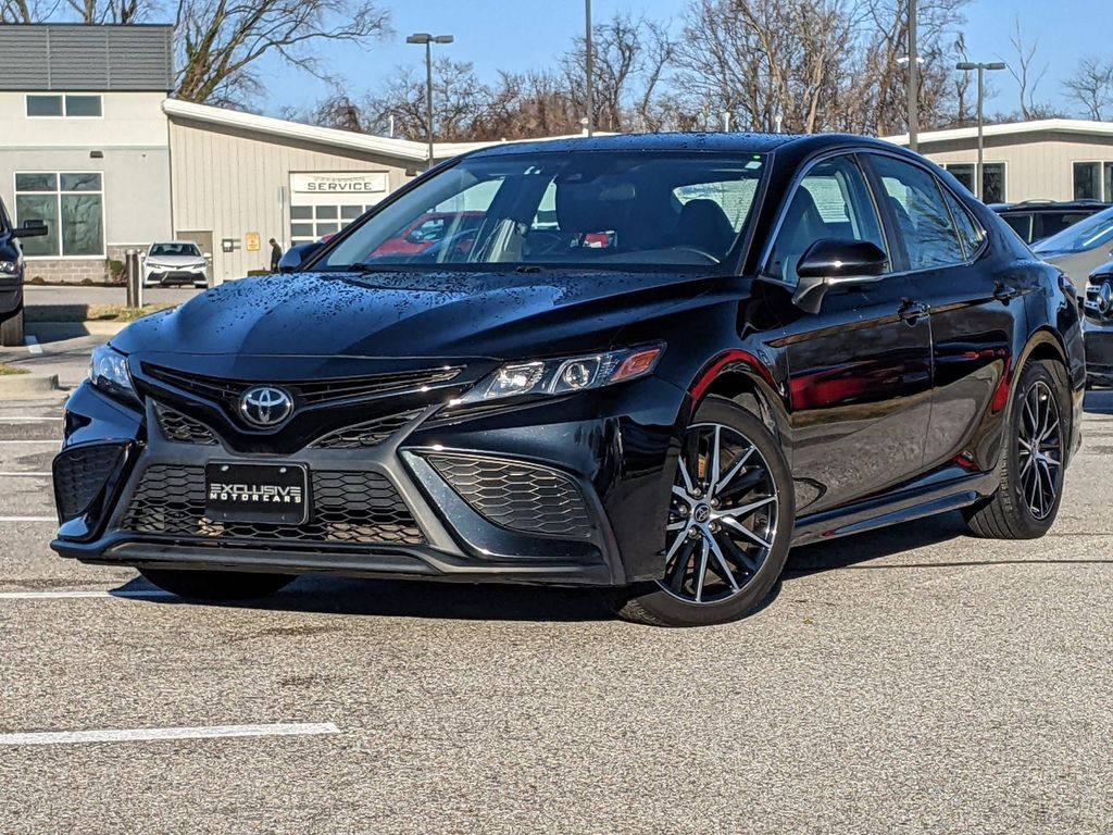 2022 Toyota Camry SE 2