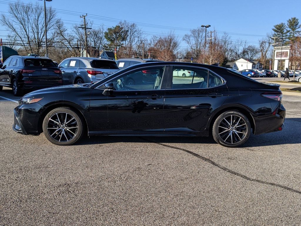 2022 Toyota Camry SE 3