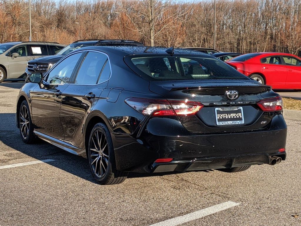 2022 Toyota Camry SE 4