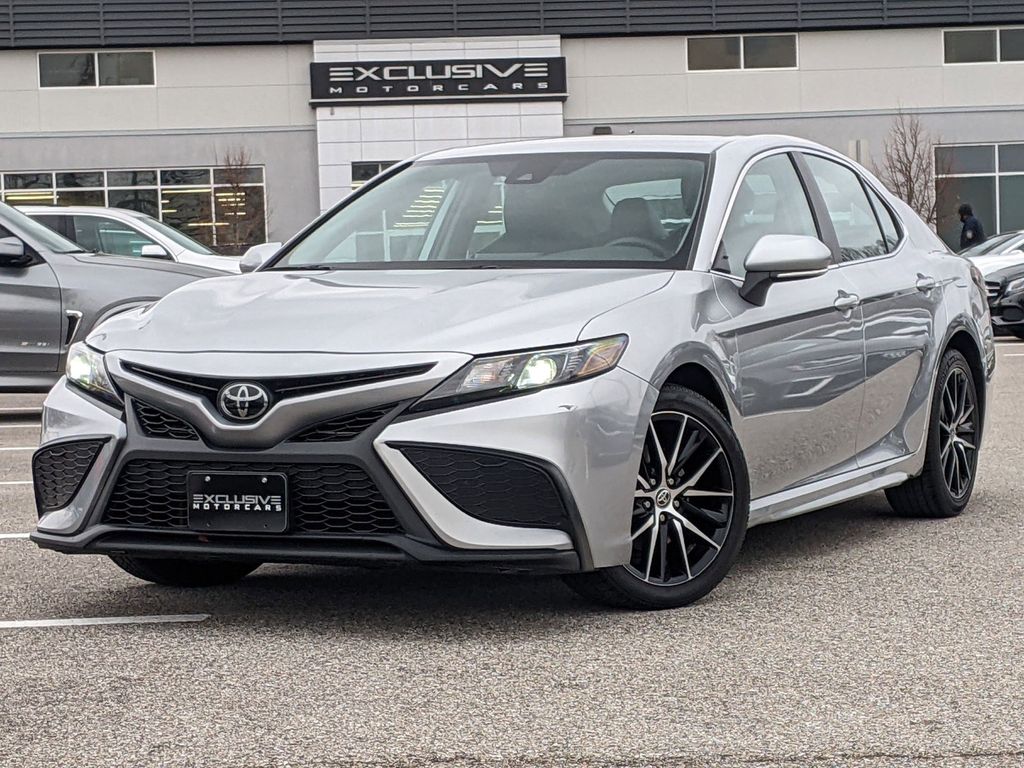 2022 Toyota Camry SE 2