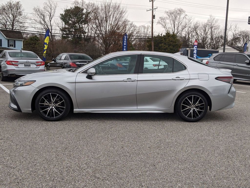 2022 Toyota Camry SE 3