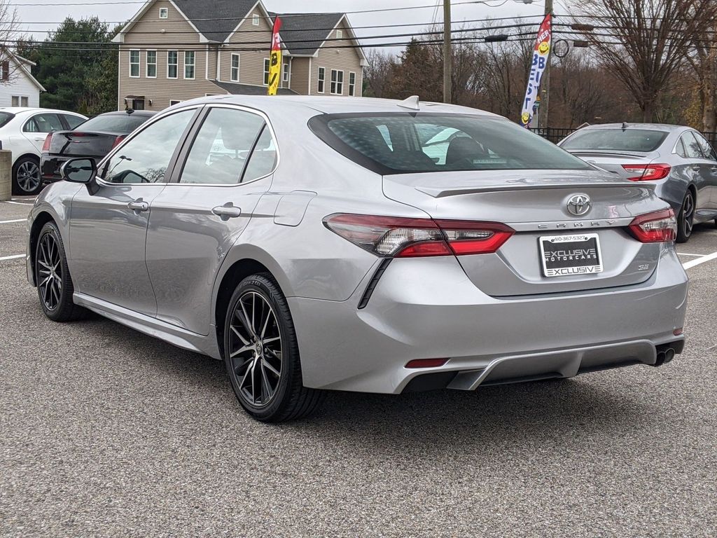 2022 Toyota Camry SE 4