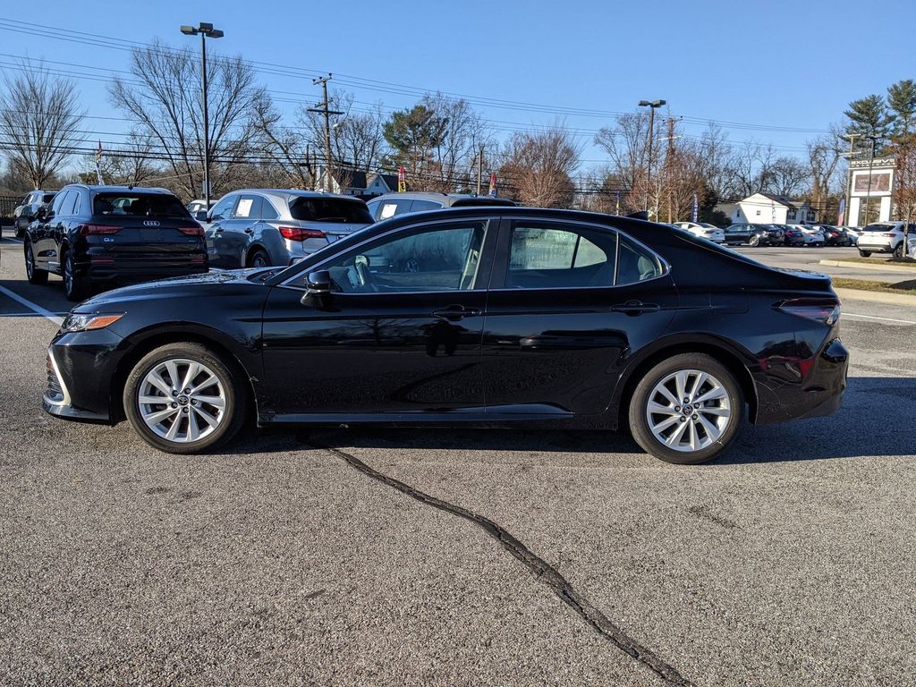 2023 Toyota Camry LE 3