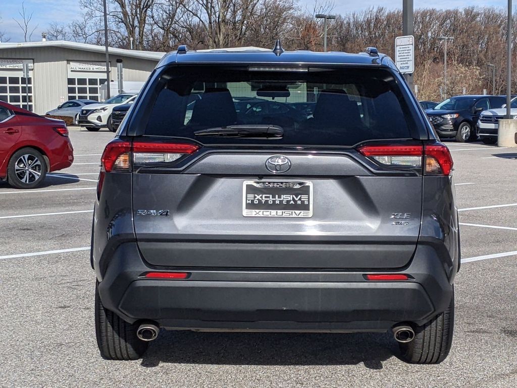 2021 Toyota RAV4 XLE 5