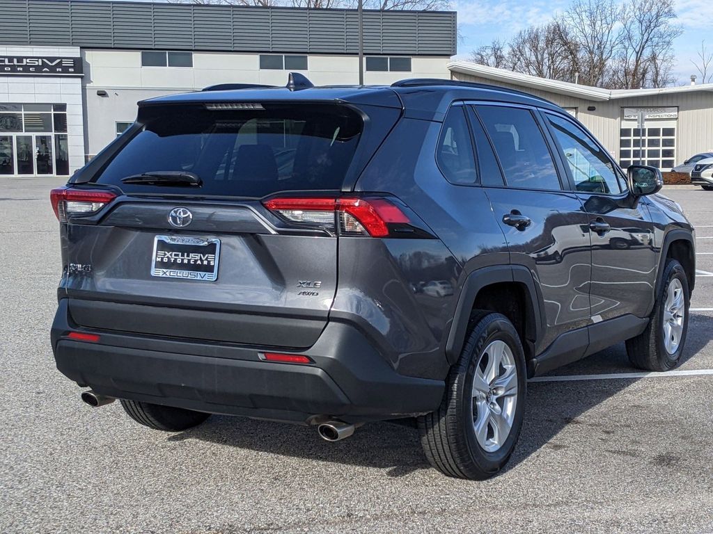 2021 Toyota RAV4 XLE 6