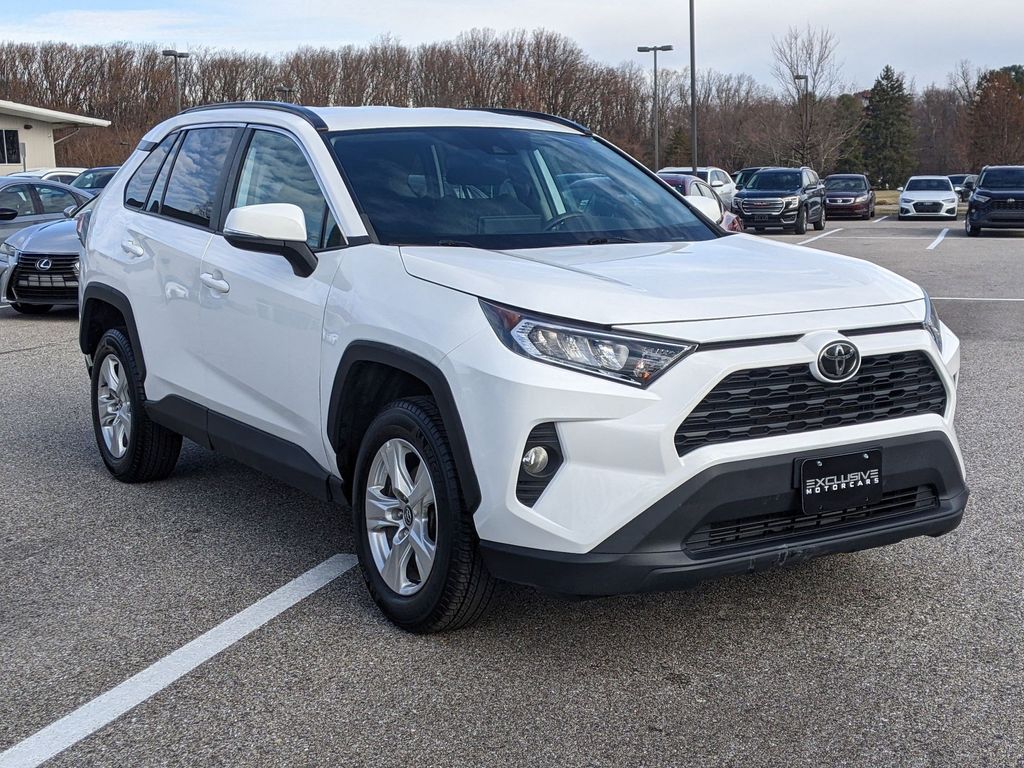 2021 Toyota RAV4 XLE 8