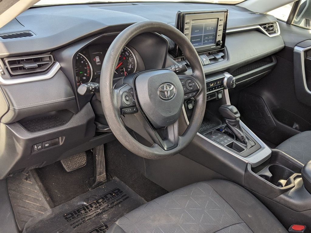 2021 Toyota RAV4 XLE 10