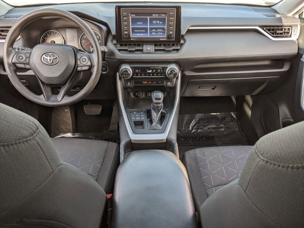 2021 Toyota RAV4 XLE 21