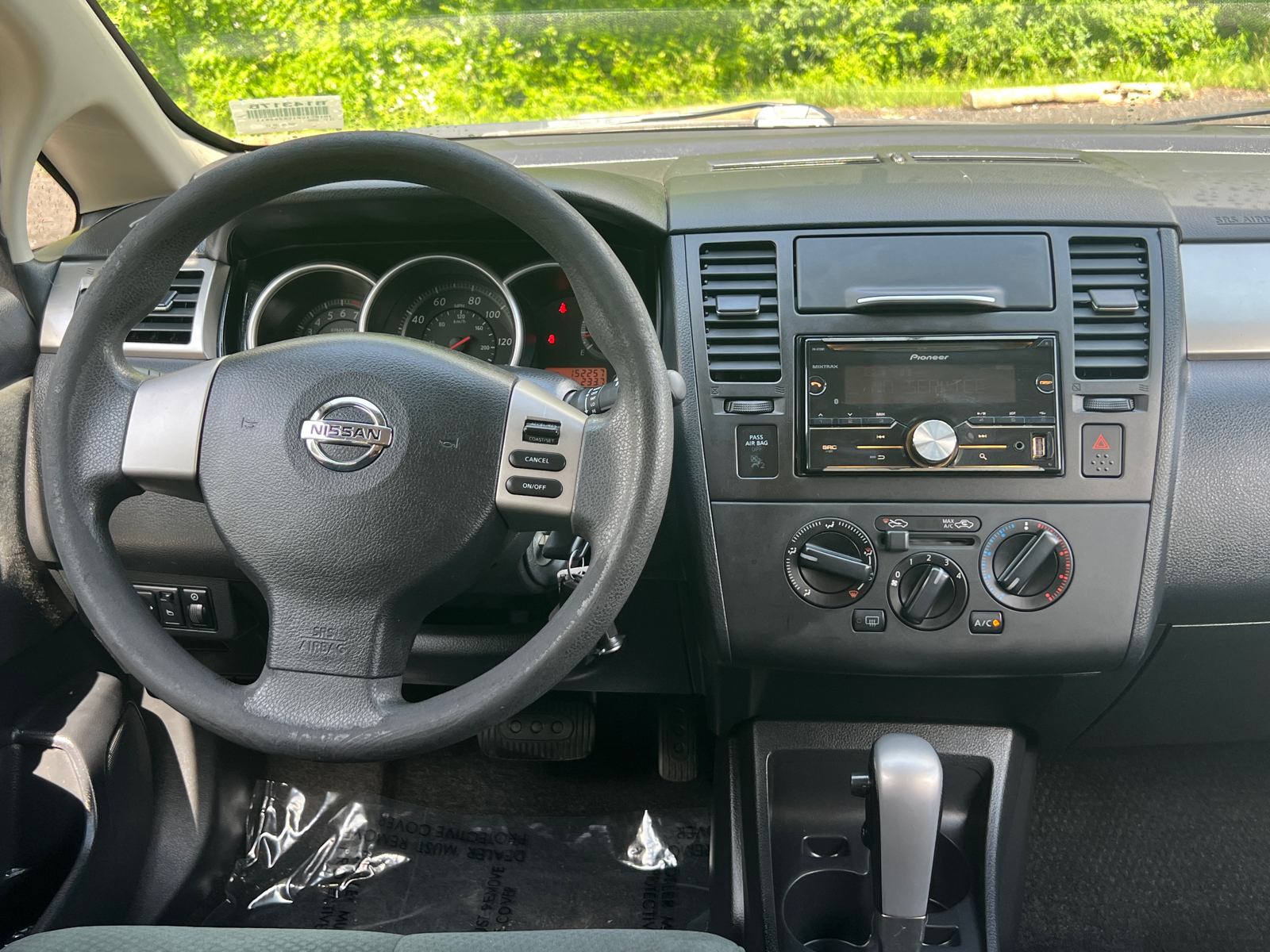 2012 Nissan Versa  16