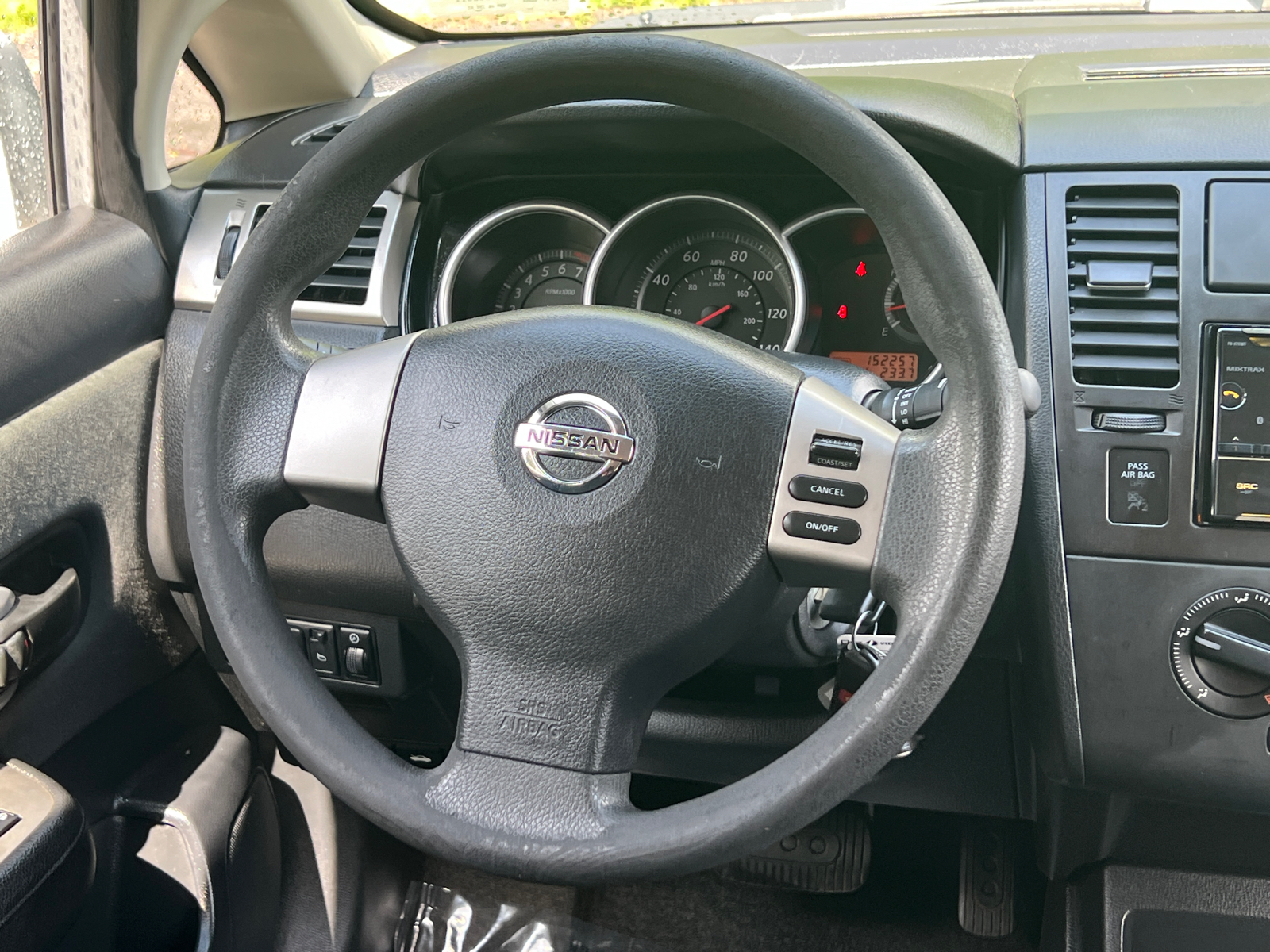 2012 Nissan Versa  17