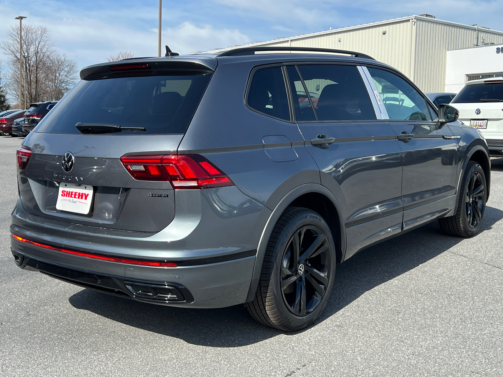 2024 Volkswagen Tiguan 2.0T SE R-Line Black 3