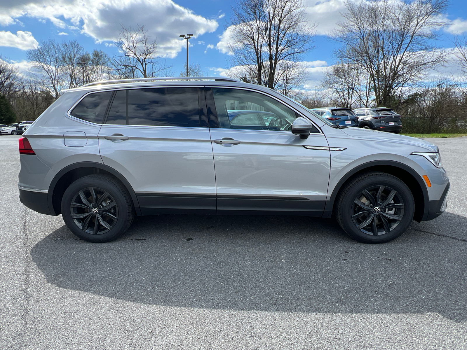 2024 Volkswagen Tiguan 2.0T SE 2