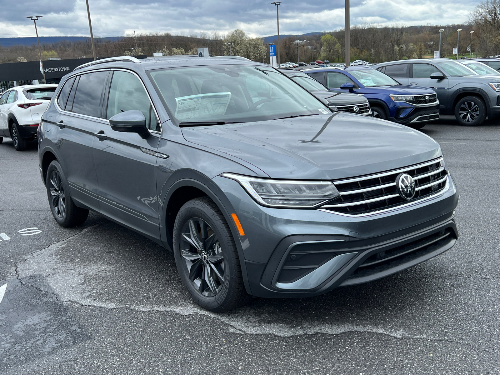 2024 Volkswagen Tiguan 2.0T SE 1